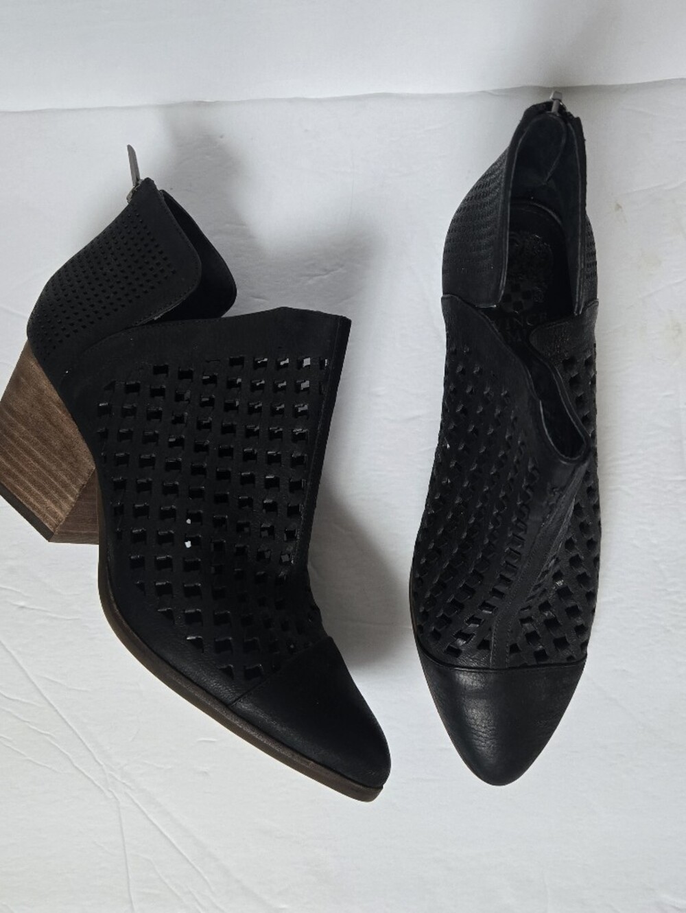Vince Camuto W10 Neeja Black Leather Perforated Block Heel Bootie Zip Back NWOT